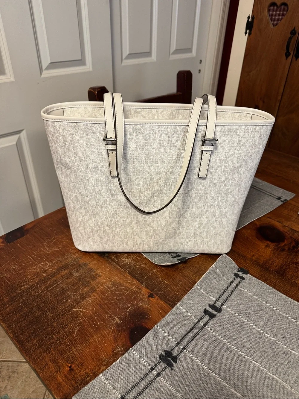 MICHAEL KORS White Logo Jet Set Tote Bag